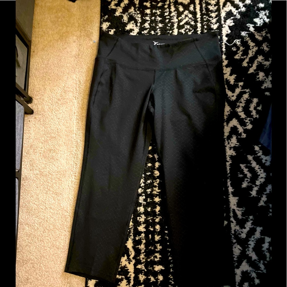 Cropped Workout Pants with a Texture